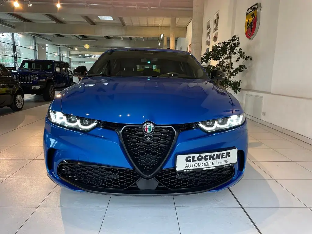 Main__Slider__Photo:Alfa Romeo Tonale VELOCE 1.3T MultiAir Plug-In Hybrid 02/2023-1