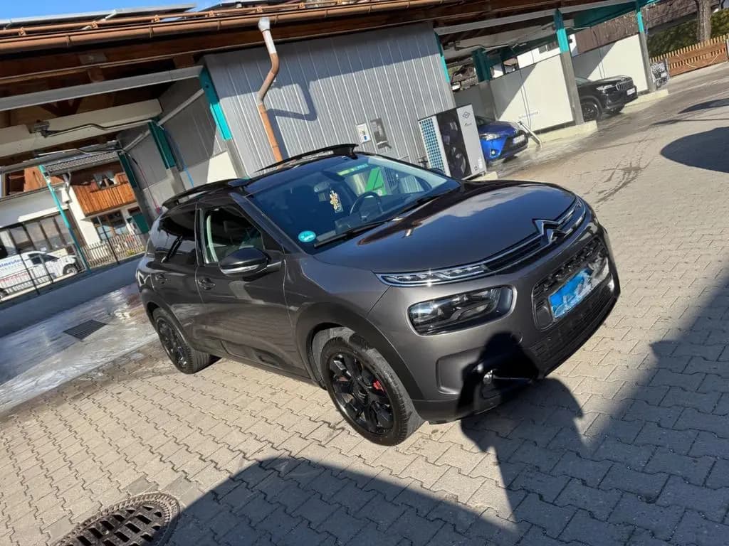 Main__Slider__Photo:Citroën C4 Cactus PureTech 130 S&S Shine Shine 10/2018-0
