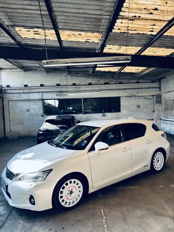 Main__Slider__Photo:Lexus CT200h | Scheckheft Lexus | Garagenwagen 03/2011-0