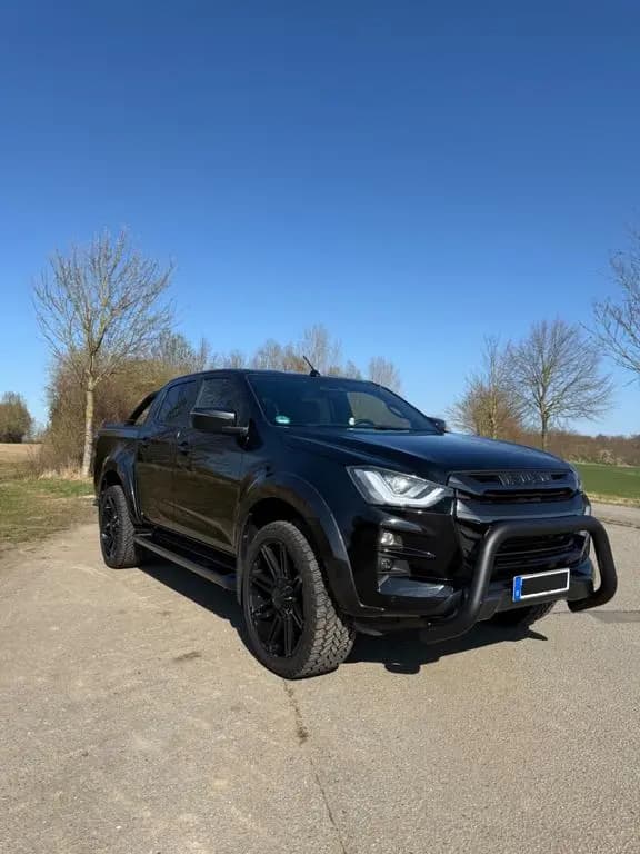 Main__Slider__Photo:Isuzu D-Max V -CROSS Garantie bis 07/2028 07/2023-0