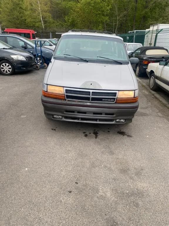 Main__Slider__Photo:Chrysler Voyager 3.3 SE V6 Auto 06/1993-0