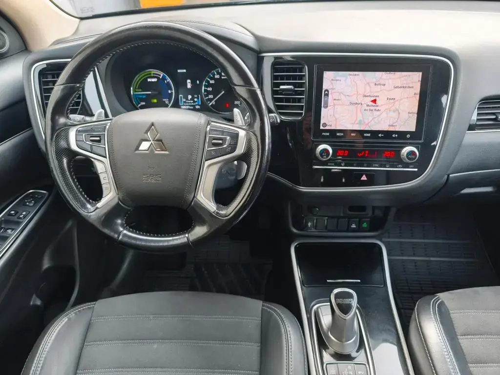 Main__Slider__Photo:Mitsubishi Outlander 2.4 MIVEC PLUG-IN HYBRID 4WD Plus .. 01/2020-1