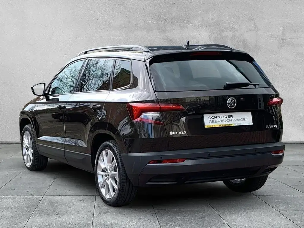 Main__Slider__Photo:Skoda Karoq 1.5 TSI ACT Style AHK+NAVI+SHZ+PDC+ACC+LED 11/2018-1