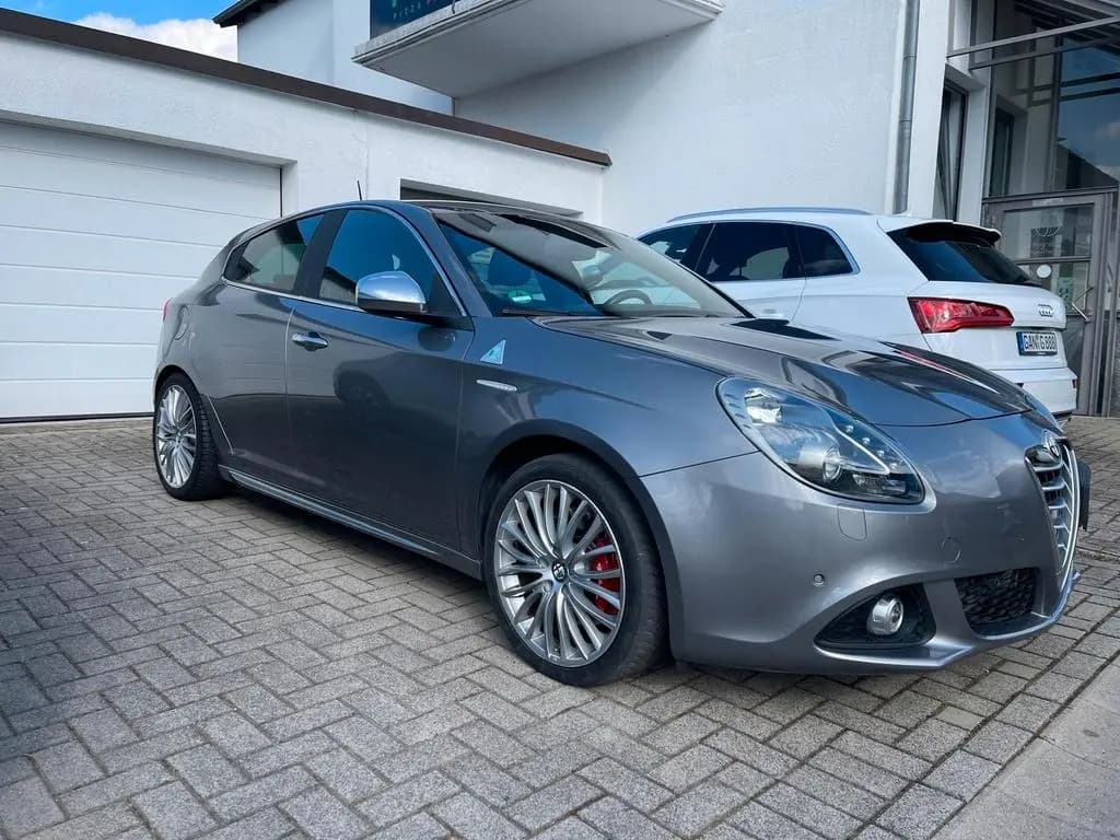 Main__Slider__Photo:Alfa Romeo Giulietta 1750 TCT Quadrifoglio 01/2014-0