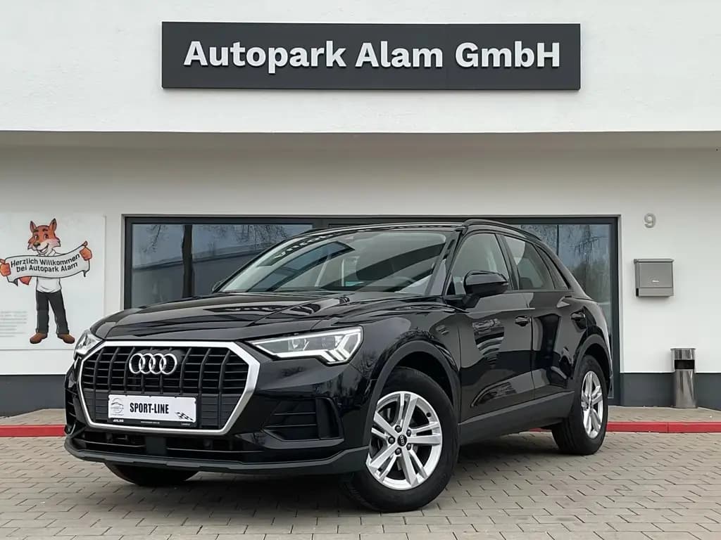 Main__Slider__Photo:Audi Q3 35 TFSI Business DAB Lane LED Navi Side ViCo 03/2023-0