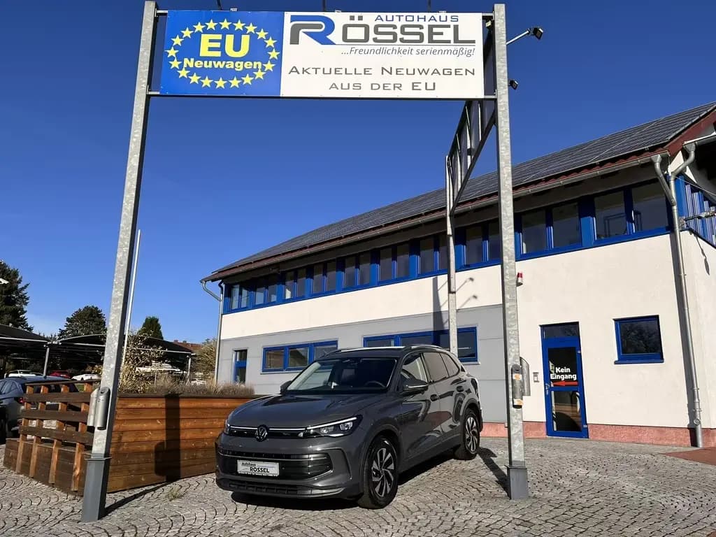 Main__Slider__Photo:Volkswagen Tiguan 1.5 eTSI DSG Life AHK LED el. Heckkla. null-0