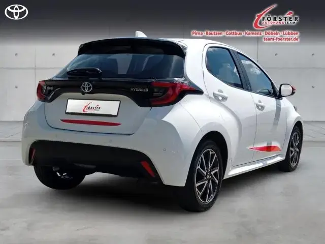Main__Slider__Photo:Toyota Yaris 1.5 Hybrid Team D *KAMERA*PDC*TWW* 07/2022-1