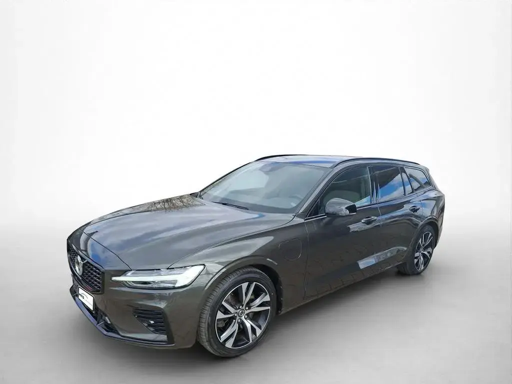 Main__Slider__Photo:Volvo V60 T6 AWD R-Design Winterpaket Rückfahrkamera 02/2022-1