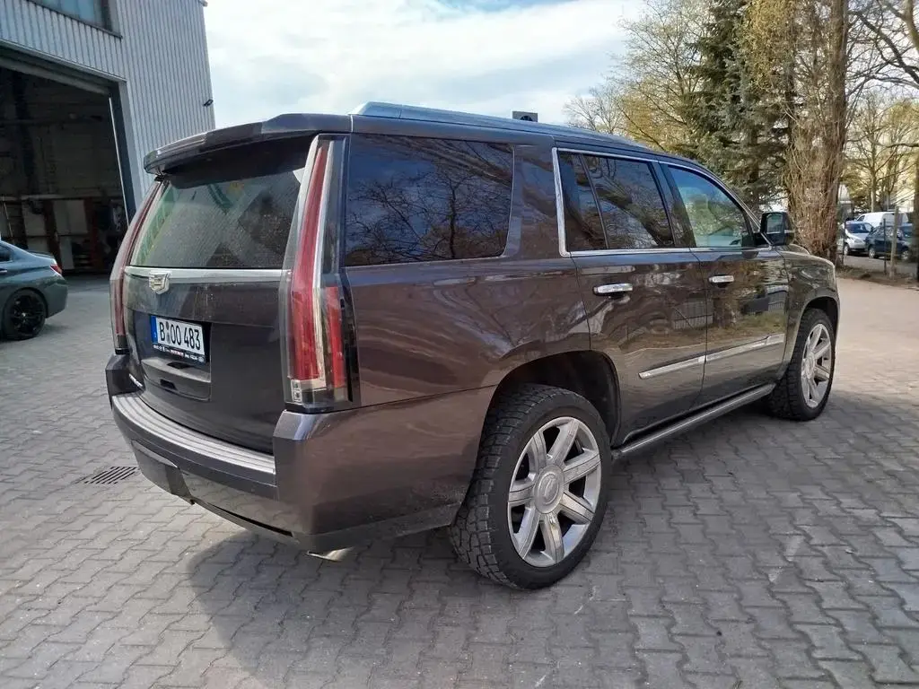 Main__Slider__Photo:Cadillac Escalade 6.2 V8 Platinum Autom. Platinum 01/2015-1
