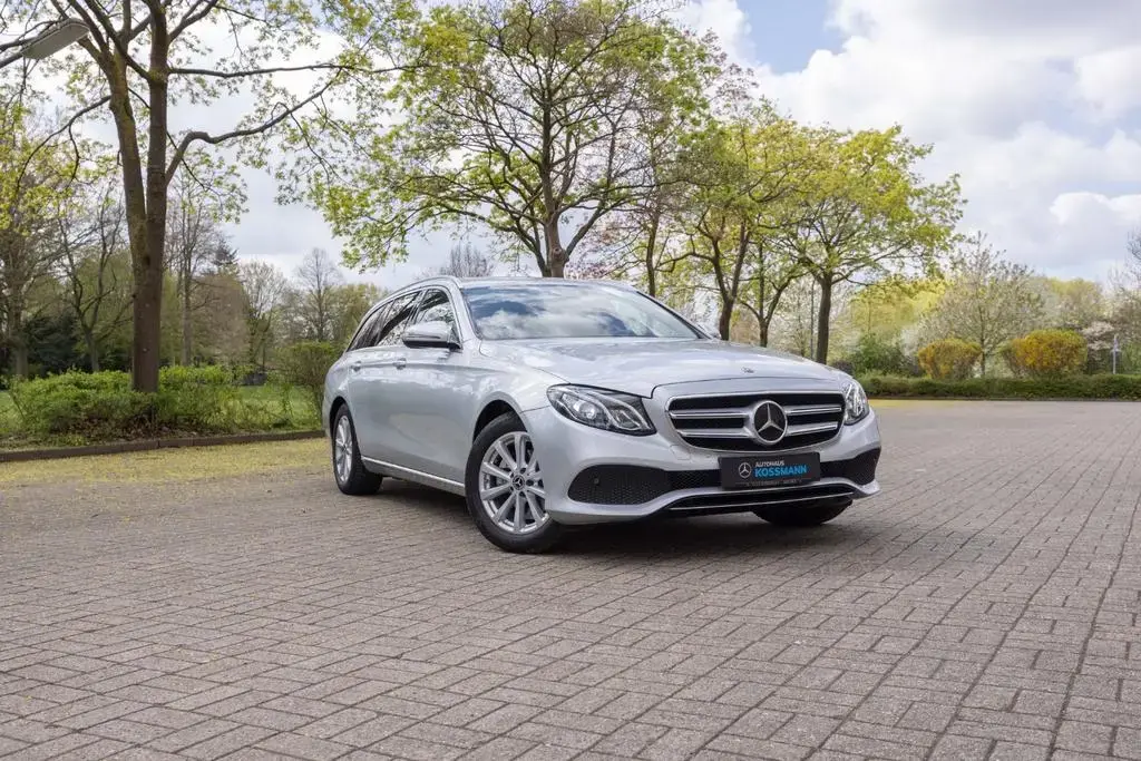 Main__Slider__Photo:Mercedes-Benz E-Class 200T-Modell/AVANTGARDE/AHK/KAM/LED 12/2017-1
