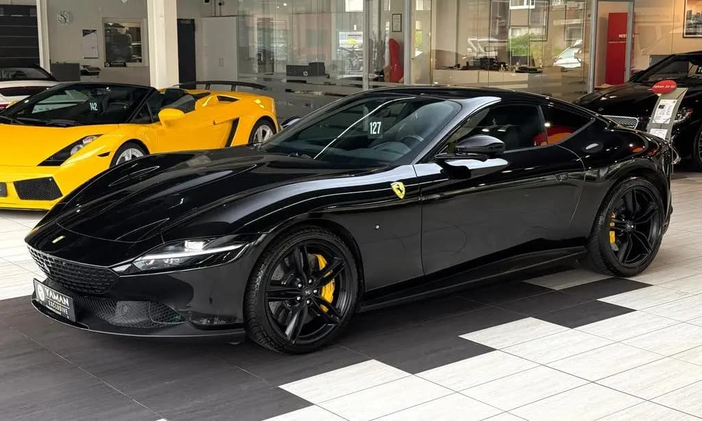 Main__Slider__Photo:Ferrari Roma MagneRide*BeifahrerDispl*JBL*Carbon 04/2024-0