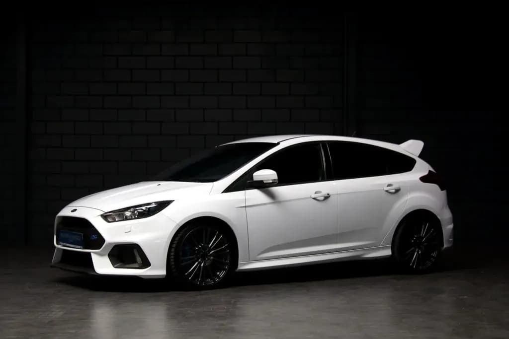 Main__Slider__Photo:Ford Focus RS 350 PS Schalensitze Kamera Brembo 1 Han 10/2016-0