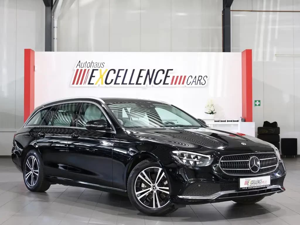 Main__Slider__Photo:Mercedes-Benz E-Class d T AVANTGARDE-BUSINESS / BLACK & GREY / 03/2022-0