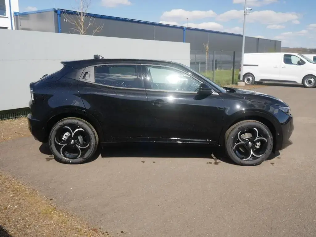 Main__Slider__Photo:Alfa Romeo Junior IBRIDA TI 1.2 VGT 145PS DCT6 SCHIEBEDACH 04/2026-1