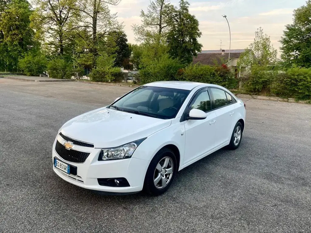 Main__Slider__Photo:Chevrolet Cruze 1.6 aut. 4 porte LS 04/2012-1