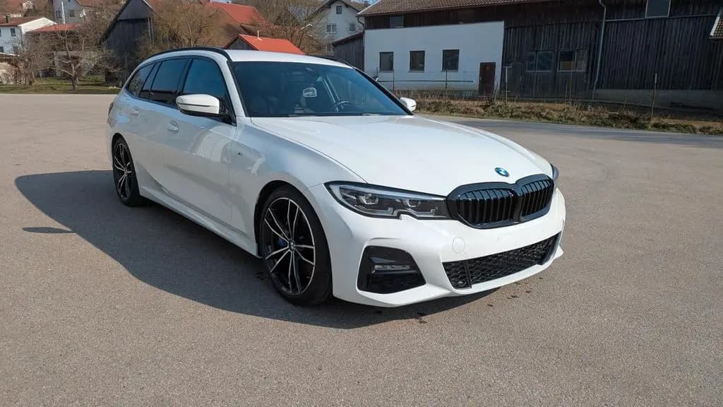 Main__Slider__Photo:BMW 3 Series 330d xDrive Touring M Sport Auto. M Sport 07/2021-0