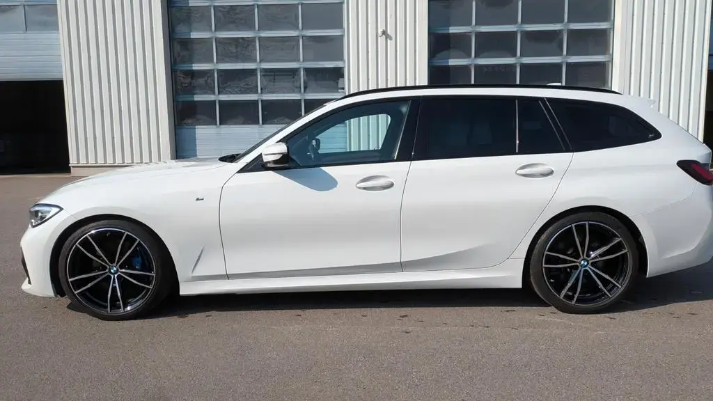 Main__Slider__Photo:BMW 3 Series 330d xDrive Touring M Sport Auto. M Sport 07/2021-1