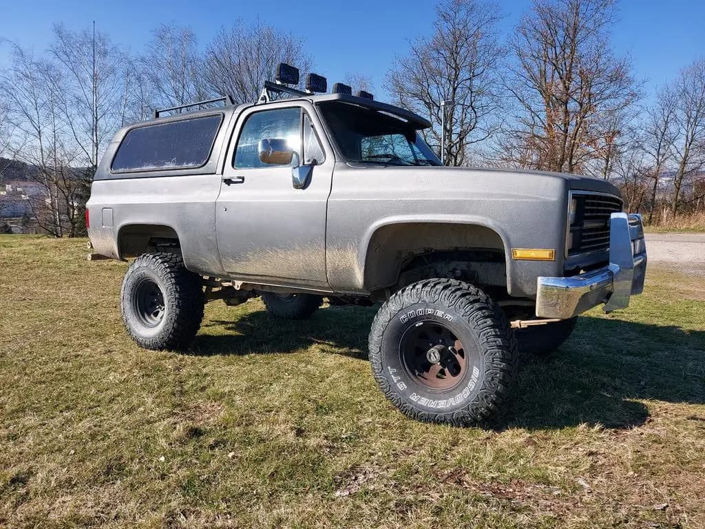 Main__Slider__Photo:Chevrolet Blazer K5, 6.2 V8 Diesel, hoch, 35er Reifen, TÜV 09/1986-0