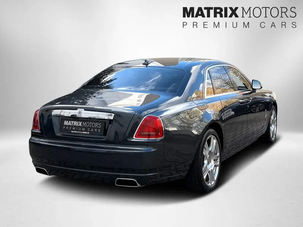 Main__Slider__Photo:Rolls-Royce Ghost BeSpoke Massage Theatre NightVision 12/2017-1