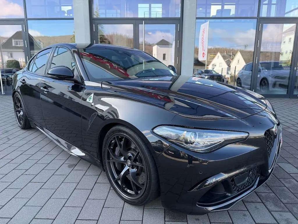 Main__Slider__Photo:Alfa Romeo Giulia Quadrifoglio/Harmann Kardon Sound/R-Kam 03/2023-0
