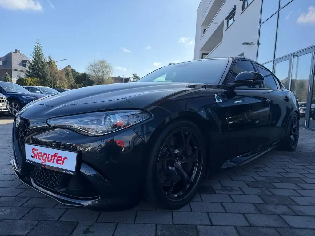 Main__Slider__Photo:Alfa Romeo Giulia Quadrifoglio/Harmann Kardon Sound/R-Kam 03/2023-1