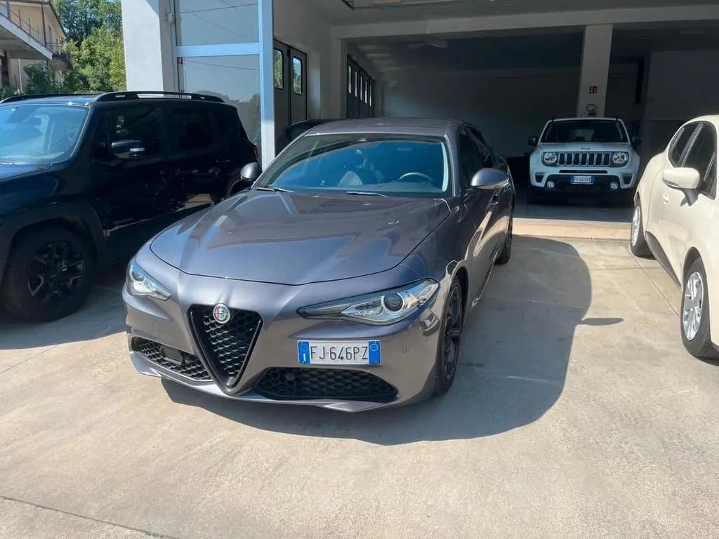 Main__Slider__Photo:Alfa Romeo Giulia 2.2 Turbodiesel 180 CV AT8 Sup 04/2017-0