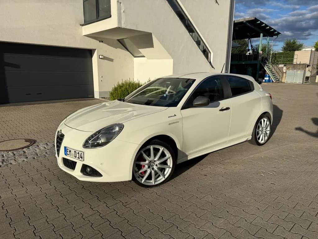 Main__Slider__Photo:Alfa Romeo Giulietta 1.4 TB 16V Turismo Turismo 06/2015-0