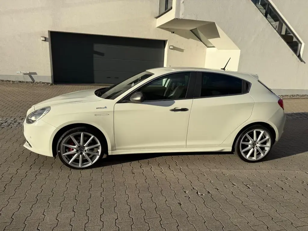 Main__Slider__Photo:Alfa Romeo Giulietta 1.4 TB 16V Turismo Turismo 06/2015-1