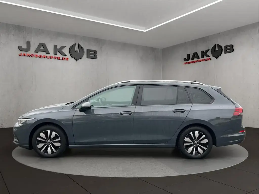 Main__Slider__Photo:Volkswagen Golf VIII Variant Move eTSI 01/2024-1
