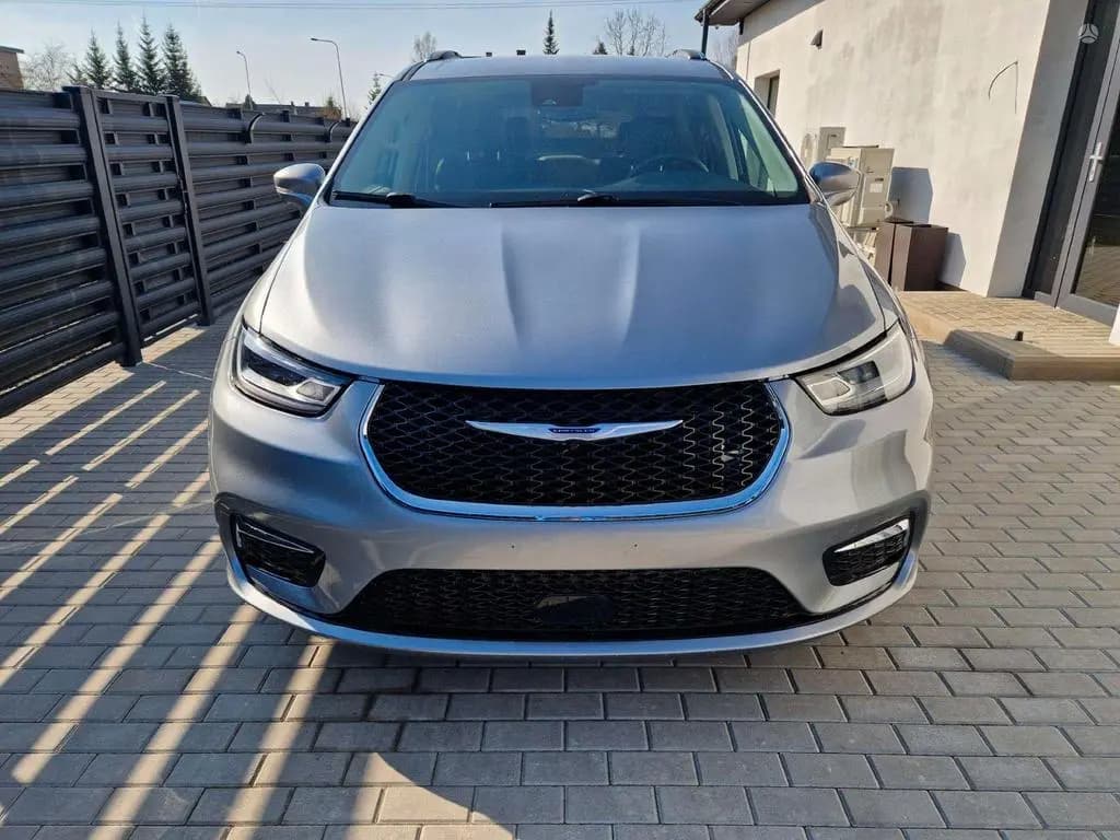 Main__Slider__Photo:Chrysler Pacifica Touring L 10/2021-0