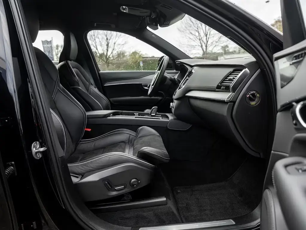Main__Slider__Photo:Volvo XC90 T8 R Design Edition 03/2022-1