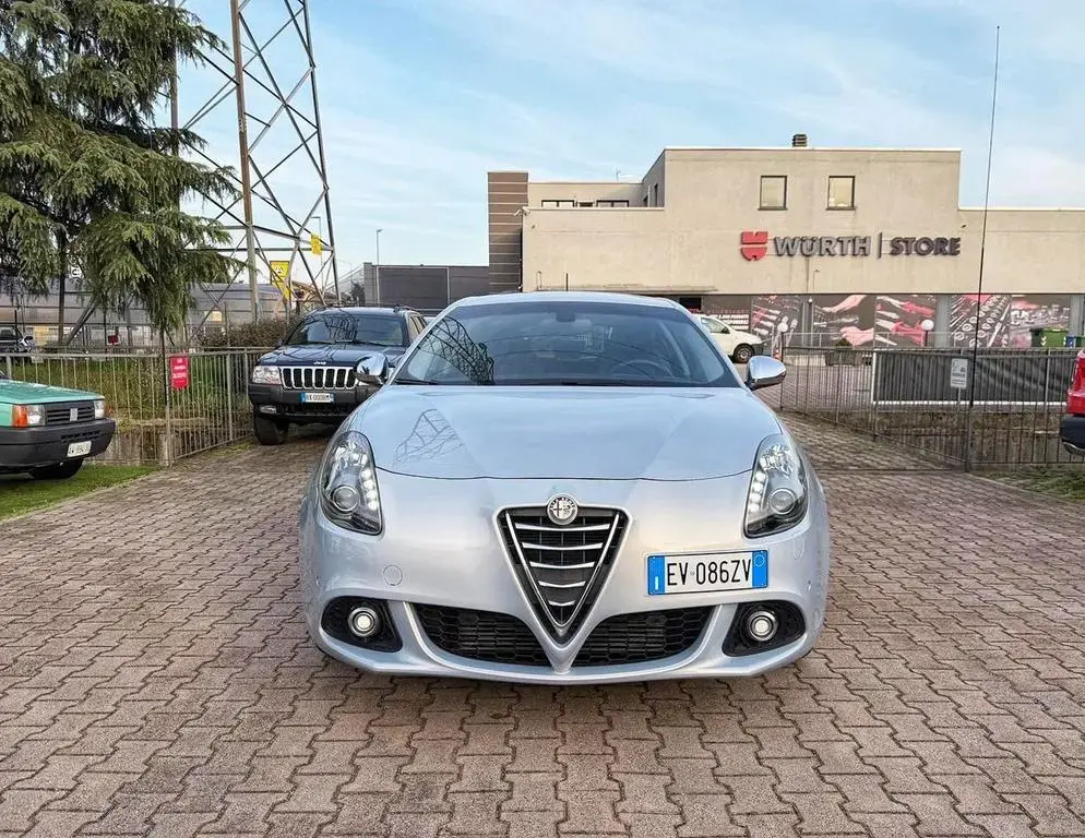 Main__Slider__Photo:Alfa Romeo Giulietta 1.4 Turbo MultiAir TCT Excl 05/2014-1