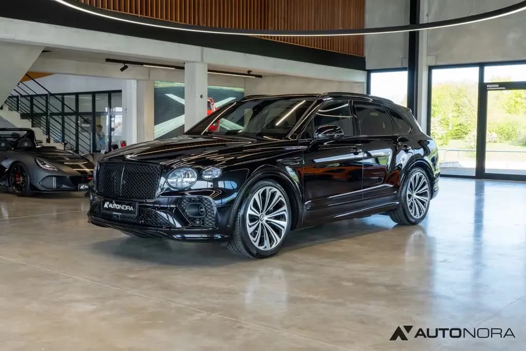 Main__Slider__Photo:Bentley Bentayga V8 Mulliner Blackline Dynamic Ride Naim 11/2021-0