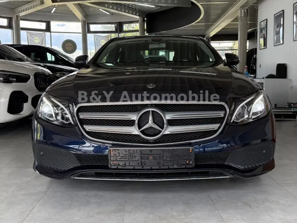 Main__Slider__Photo:Mercedes-Benz E-Class 200 2.Hand Scheckheft 07/2017-1