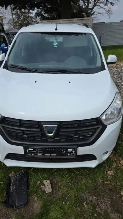 Main__Slider__Photo:Dacia Lodgy 1.6 SCe 100 Stepway Stepway 07/2018-0