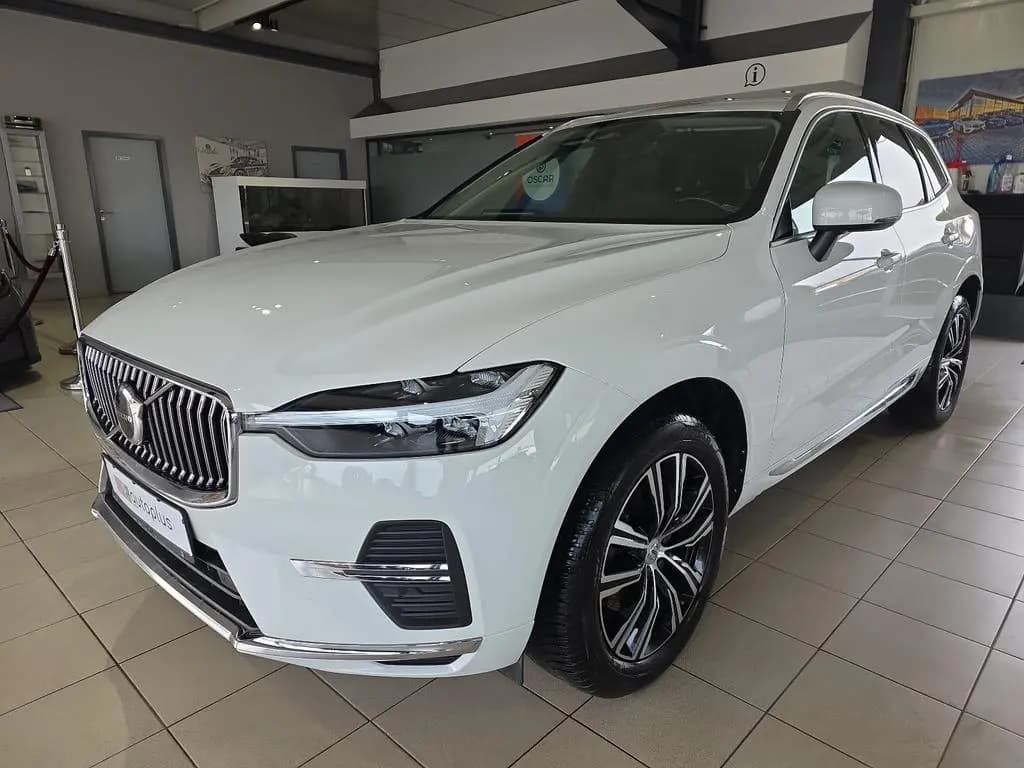 Main__Slider__Photo:Volvo XC60 B4 (D) Inscription AWD Leder Kamera WinterP 02/2022-0