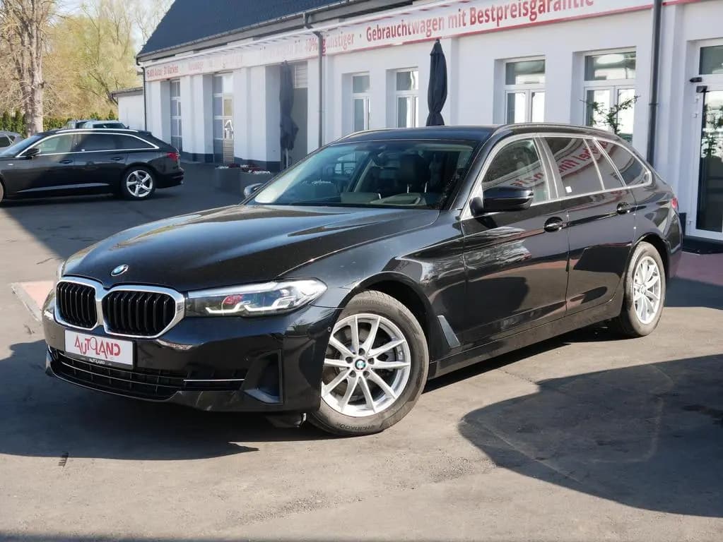 Main__Slider__Photo:BMW 5 Series 520i Head-Up Virtual Cockpit el. Heckklappe Navi 03/2022-0