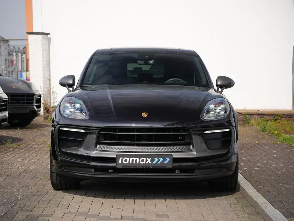 Main__Slider__Photo:Porsche Macan T LUFTF.-PANO-SPORTABGAS.-20"S-VOLL-LEDER 11/2022-1