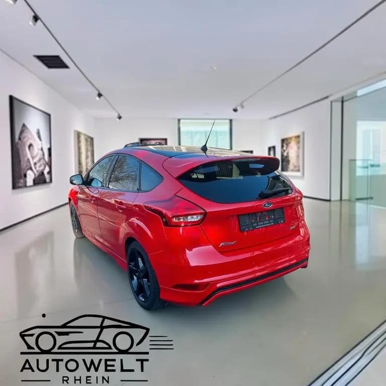 Main__Slider__Photo:Ford Focus 1,0 EcoBoost 92kW ST-Line Red 07/2017-0