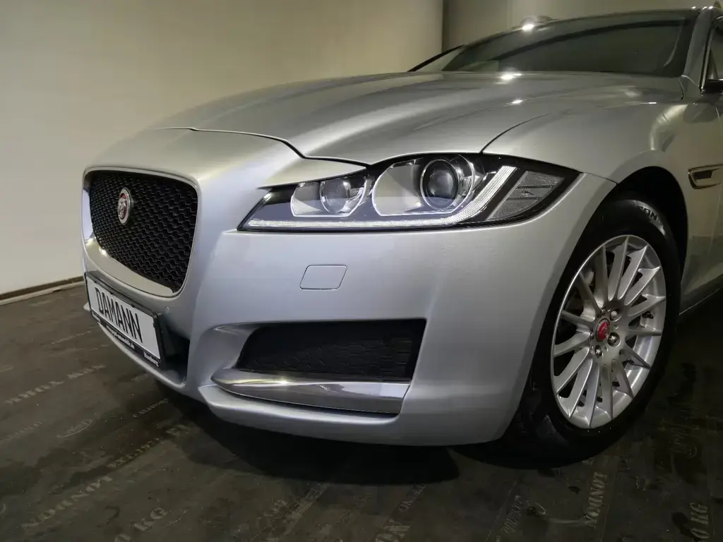 Main__Slider__Photo:Jaguar XF Pure 2.0d Leder/Navi/KeylessGo/PDC 12/2016-1