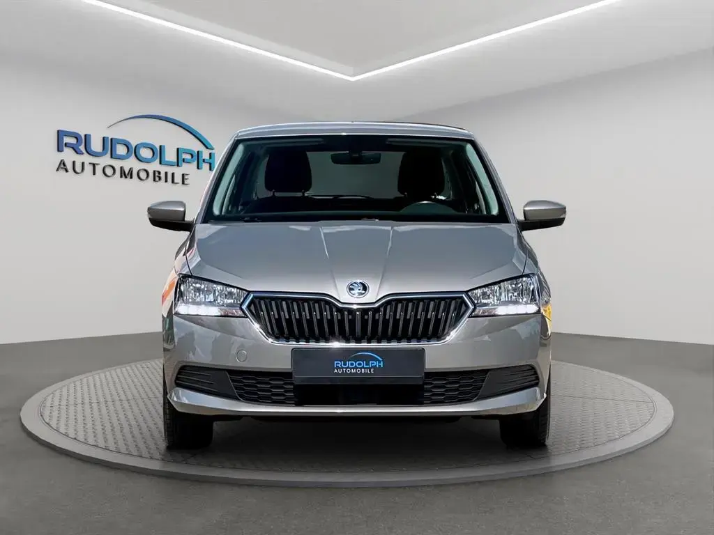 Main__Slider__Photo:Skoda Fabia AUTOMATIK AHK NAVI LANE TÜV NEU GARANTIE 06/2019-1