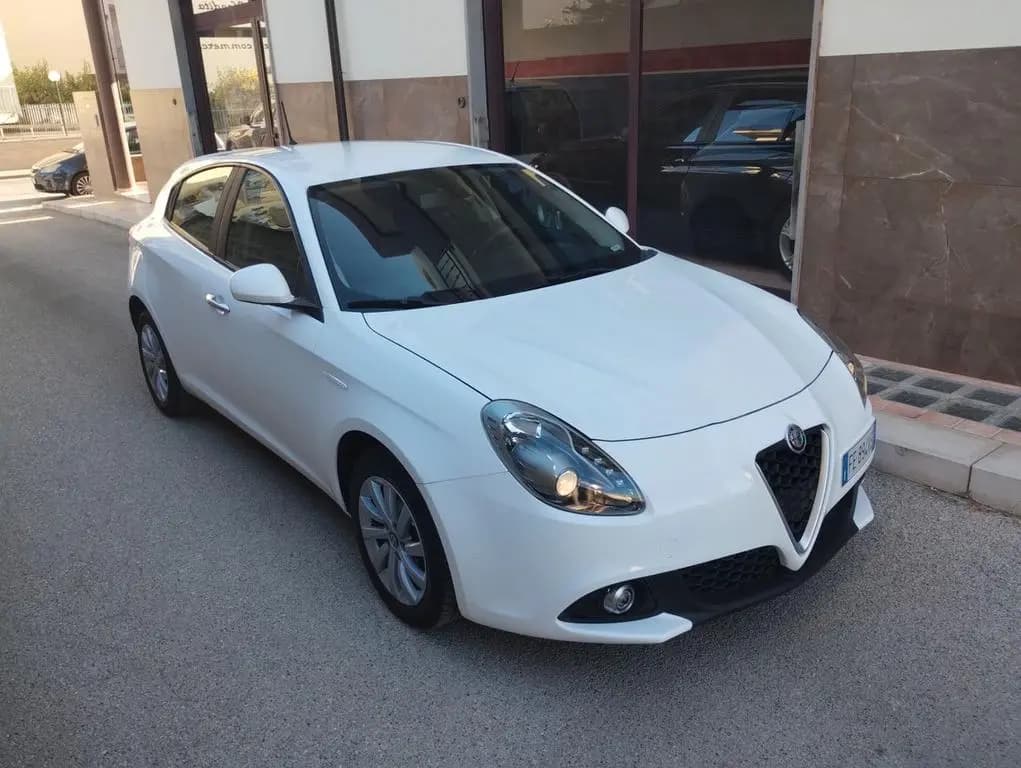 Main__Slider__Photo:Alfa Romeo Giulietta ROMEO GIULIETTA 1.6 JTDm-2 120 CV Progressi 07/2016-0