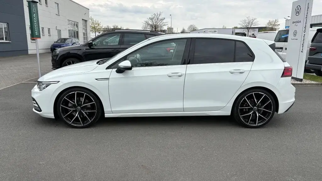 Main__Slider__Photo:Volkswagen Golf VIII 1.5l TSI Style IQ.LIGHT,PANO,19" ZOLL 12/2019-1