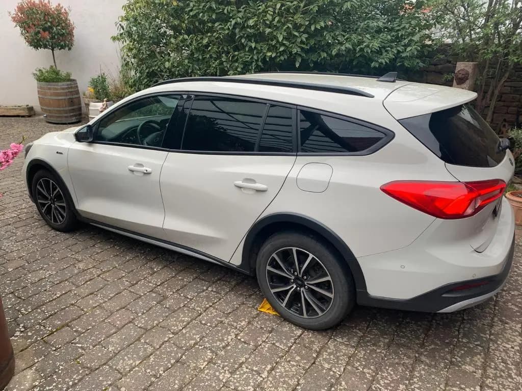 Main__Slider__Photo:Ford Focus 1,0 EcoBoost 92kW Active X Turnier Act... 10/2020-0