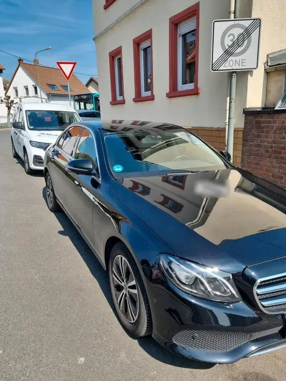 Main__Slider__Photo:Mercedes-Benz E-Class E klasse 300 05/2020-1