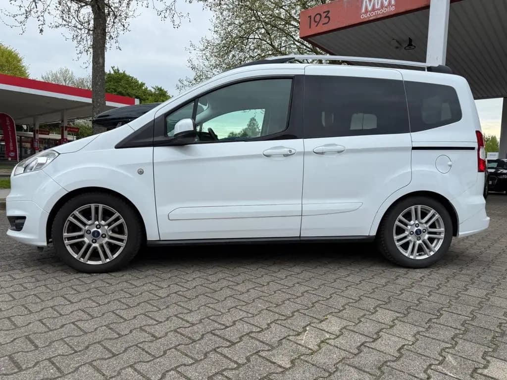 Main__Slider__Photo:Ford Tourneo Courier Titanium 03/2015-0