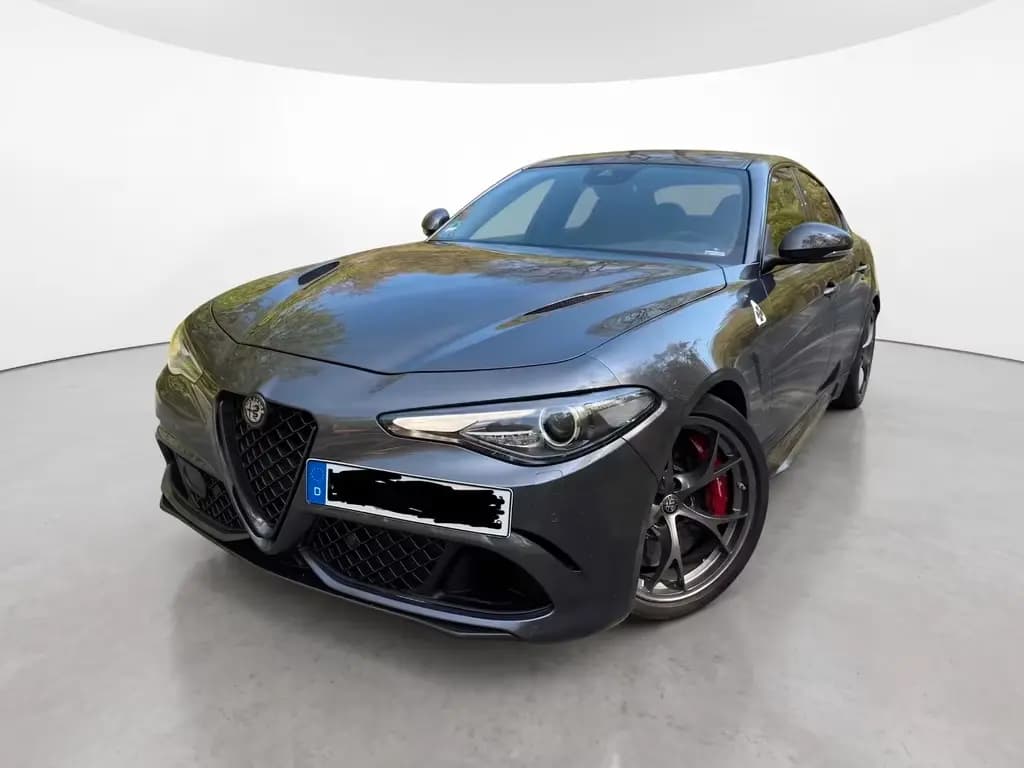 Main__Slider__Photo:Alfa Romeo Giulia | Nav-Gen2 | Keramik | Harman-Kardon | 06/2017-0