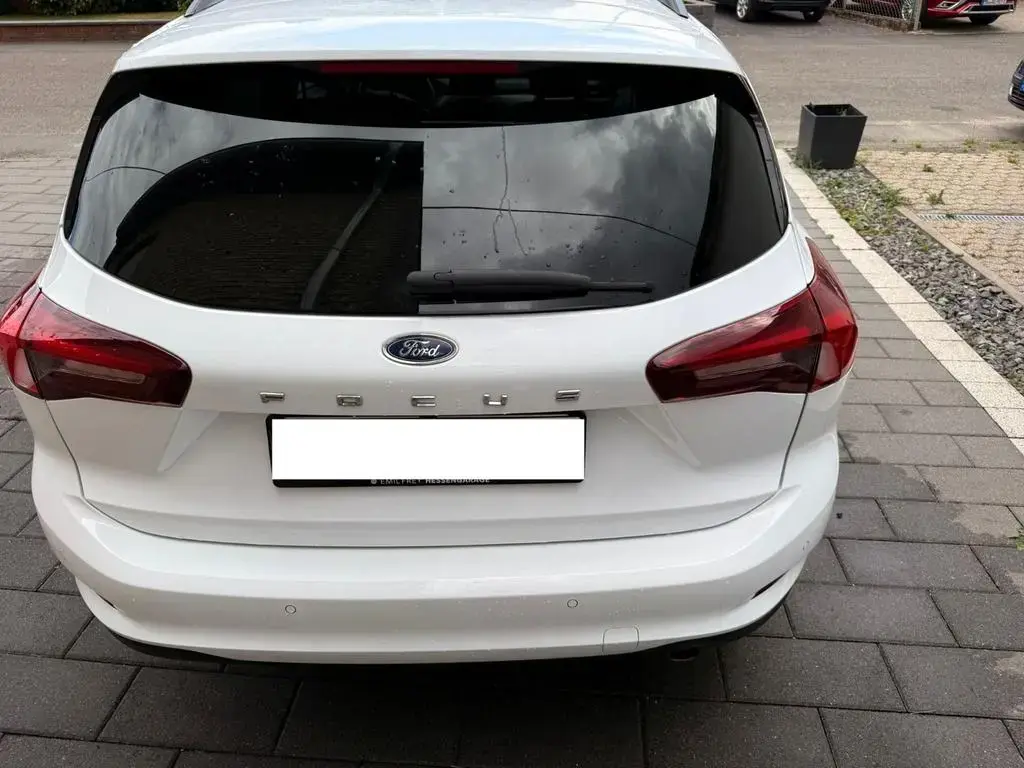 Main__Slider__Photo:Ford Focus 1,0 EcoBoost 74kW Cool & Connect Turni... 02/2023-1