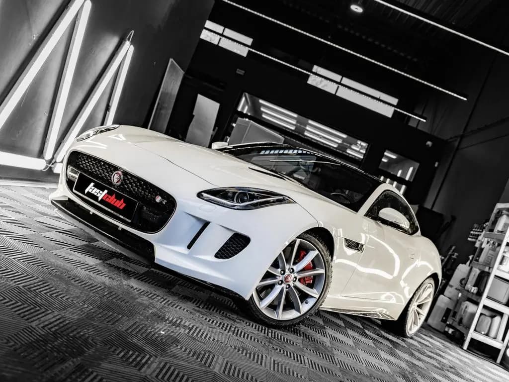 Main__Slider__Photo:Jaguar F-Type F-Type R 5.0 V8 Supercharged essence 12/2014-0
