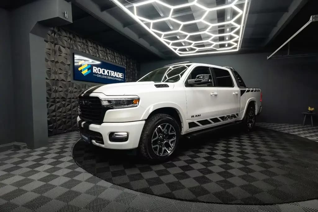 Main__Slider__Photo:Dodge RAM 3.0 MY 25 TWIN TURBO LARAMIE Night Pano ACC 01/2025-0
